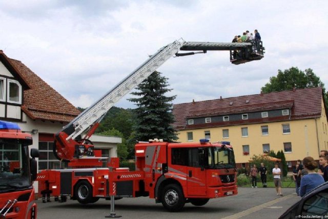 2011-06-16 -79- Vorfuehrung Hubrettungsfahrzeuge